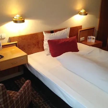 מלון Ringhotel Bundschu 4*