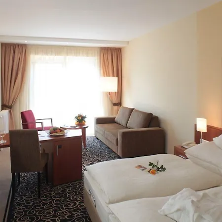 Ringhotel Bundschu Отель Бад-Мергентхайм